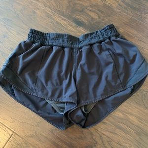 Lululemon Hotty Hot Low-Rise Lined Short 2.5" Black Size 4